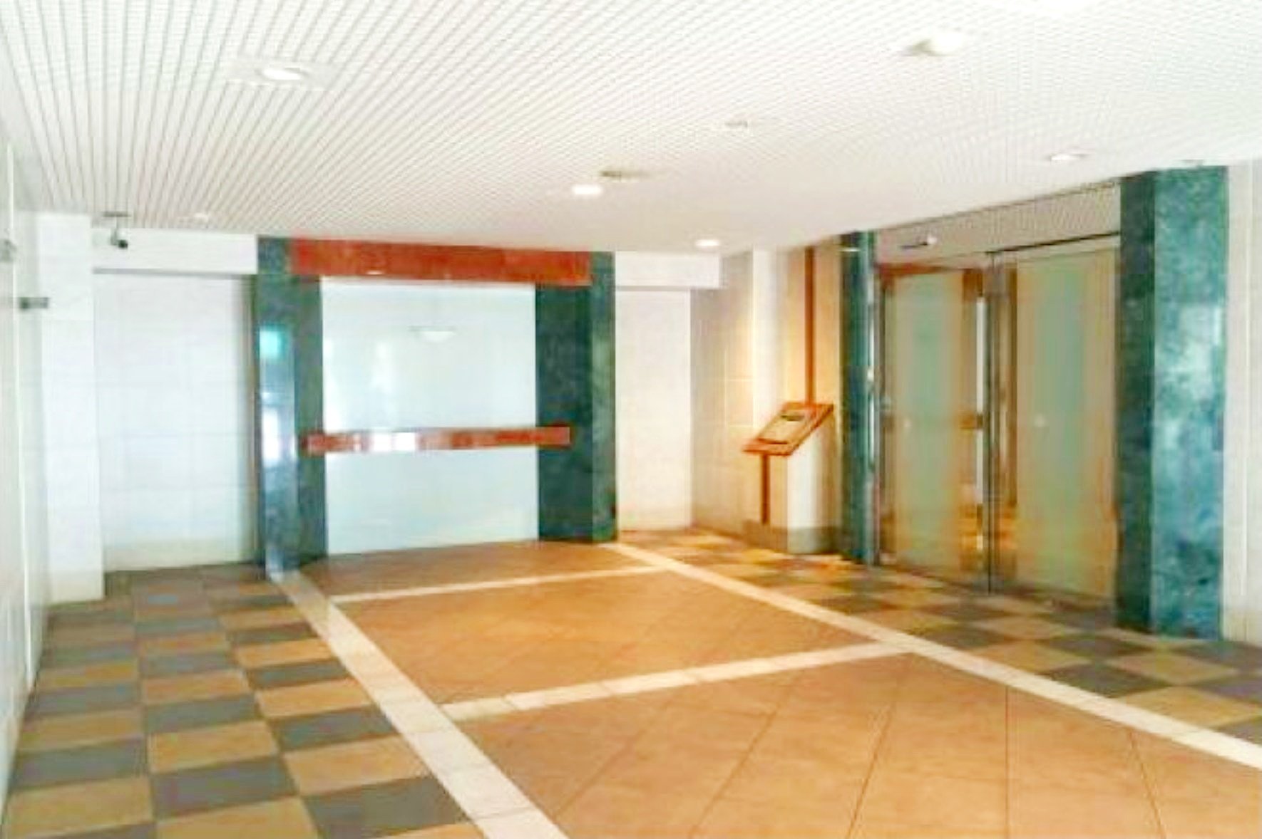 建物エントランス