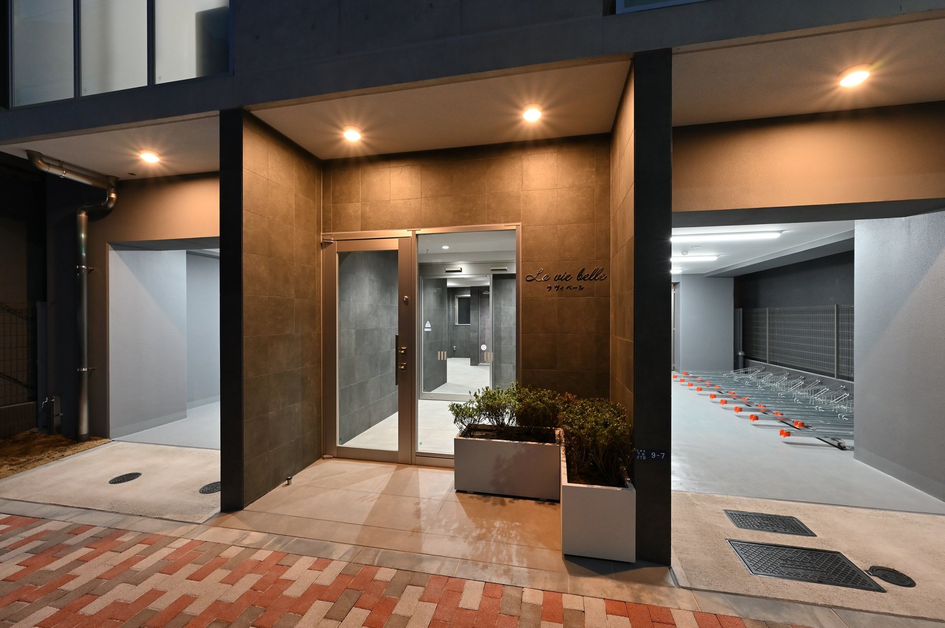 建物エントランス