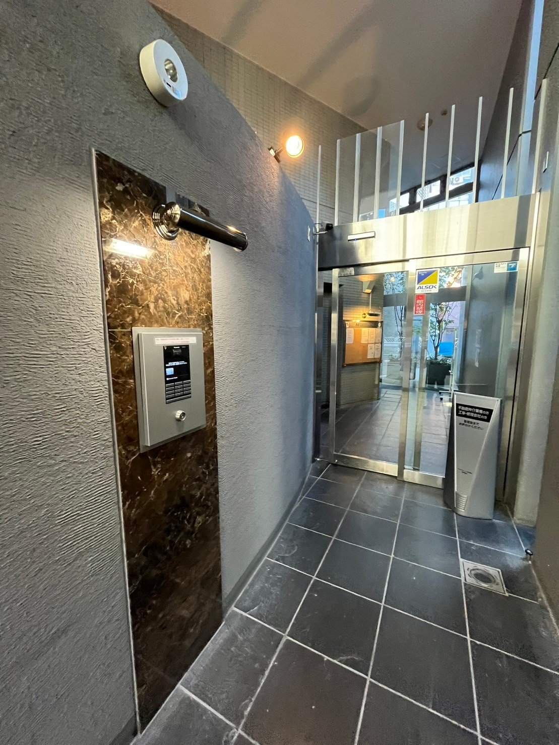 建物エントランス