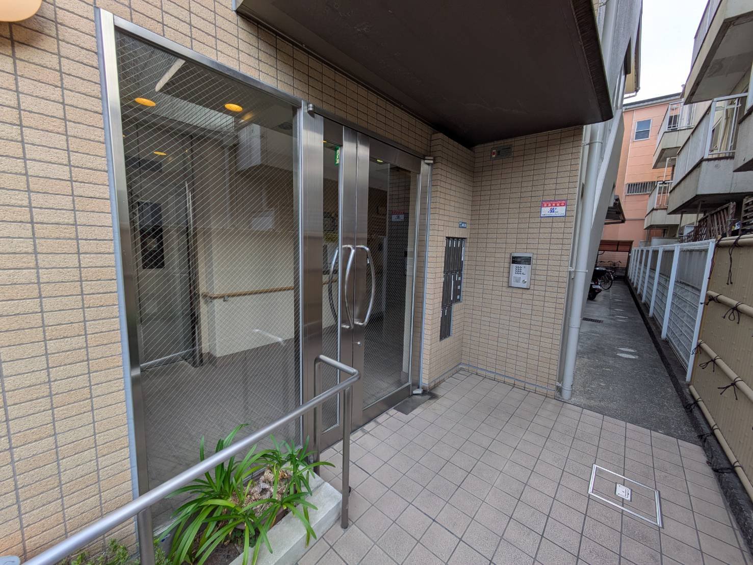 建物エントランス