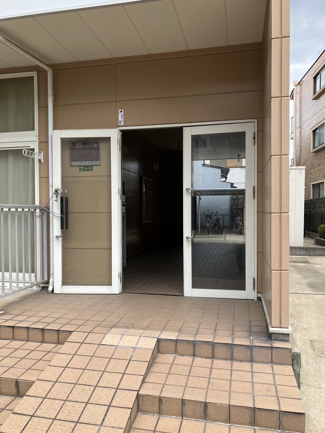 建物エントランス