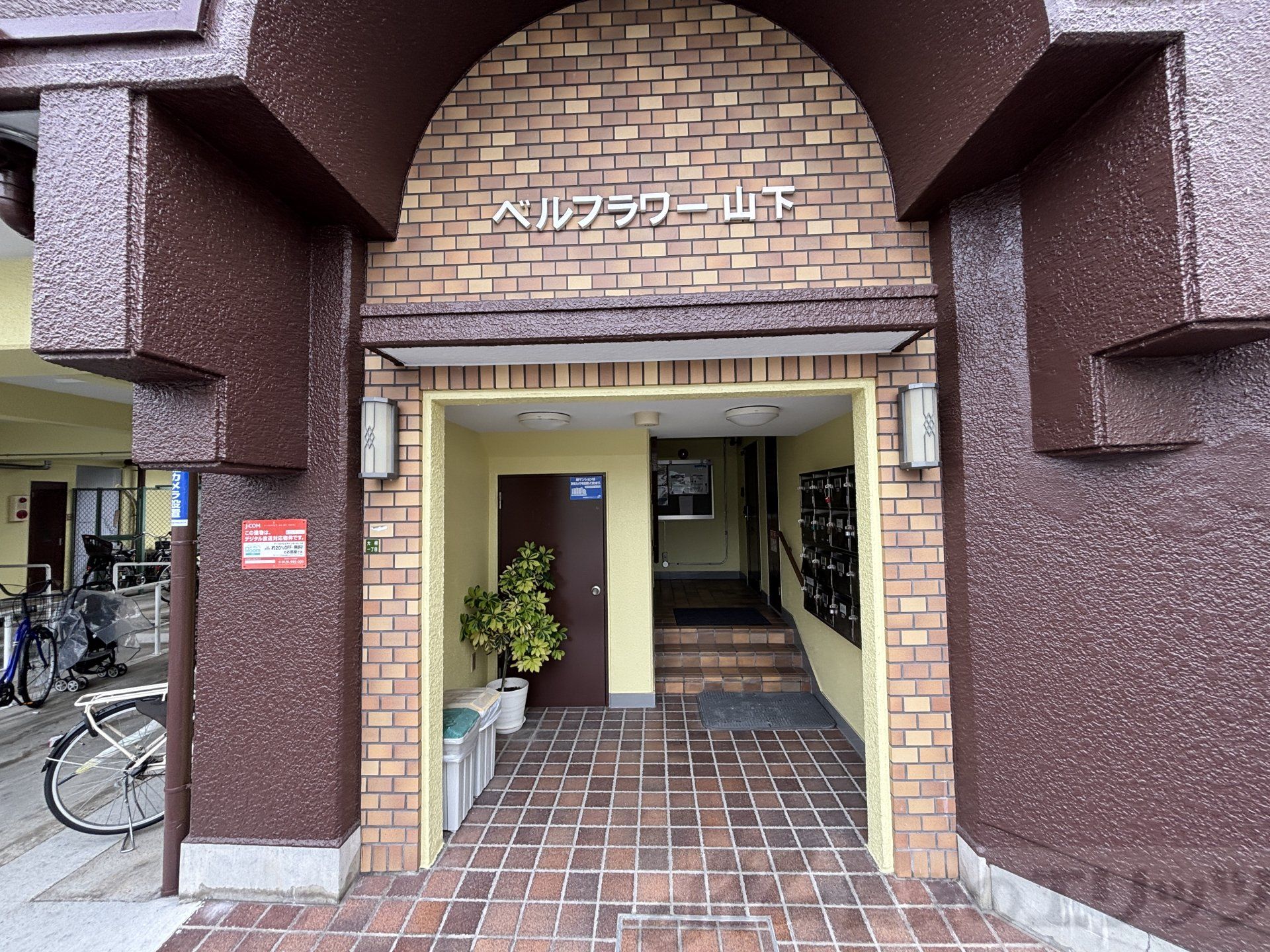建物エントランス