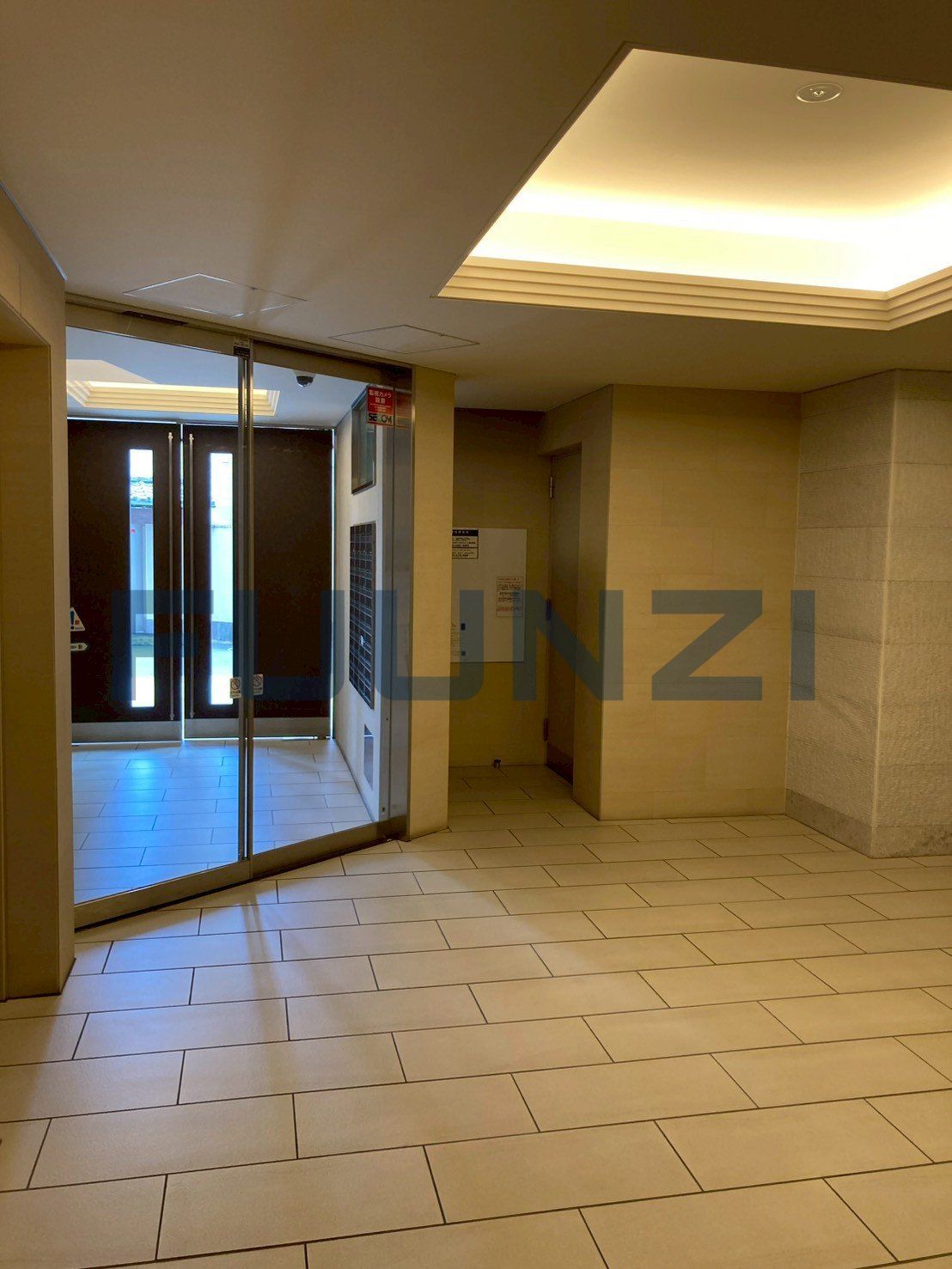 建物エントランス