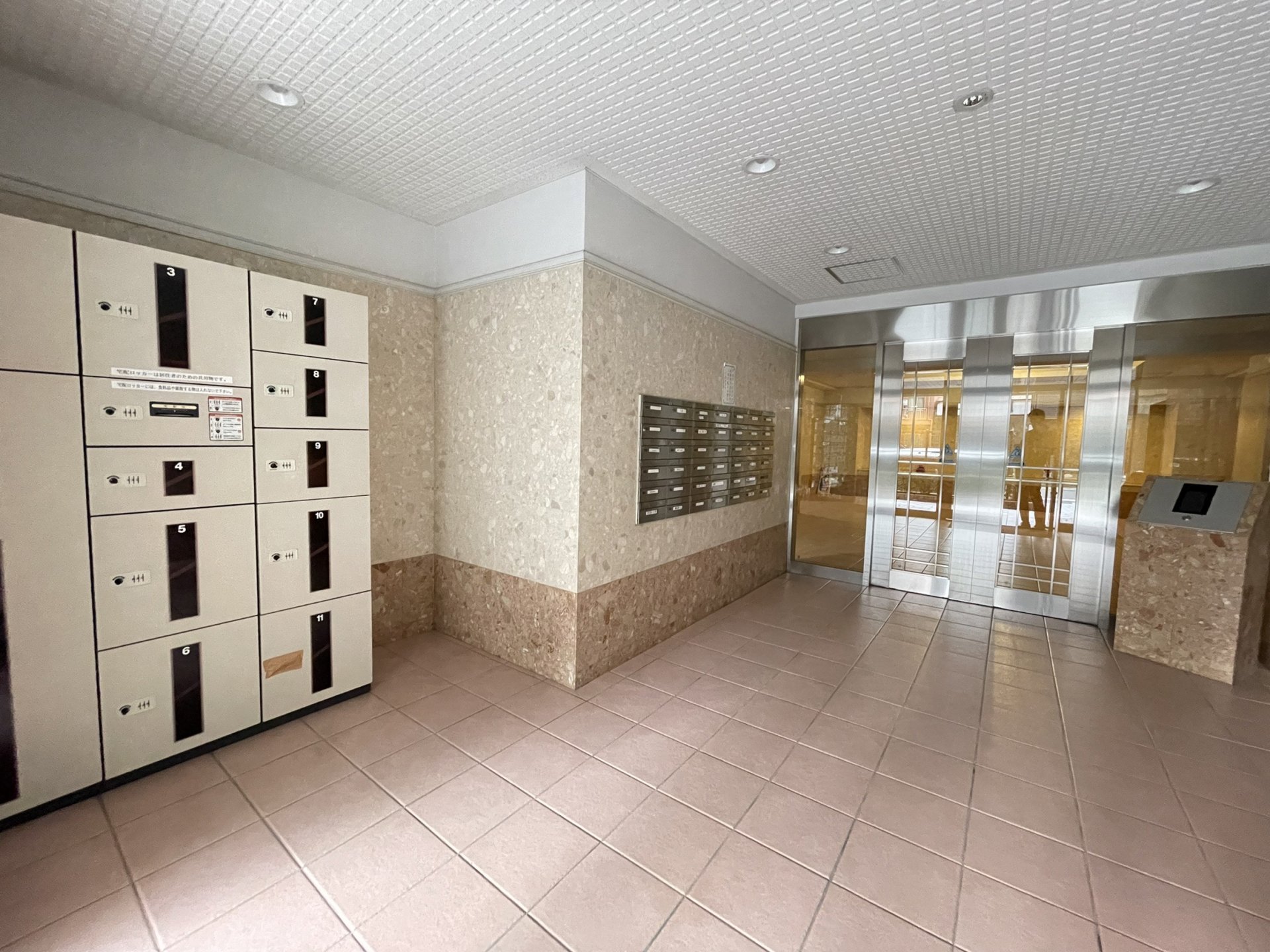 建物エントランス