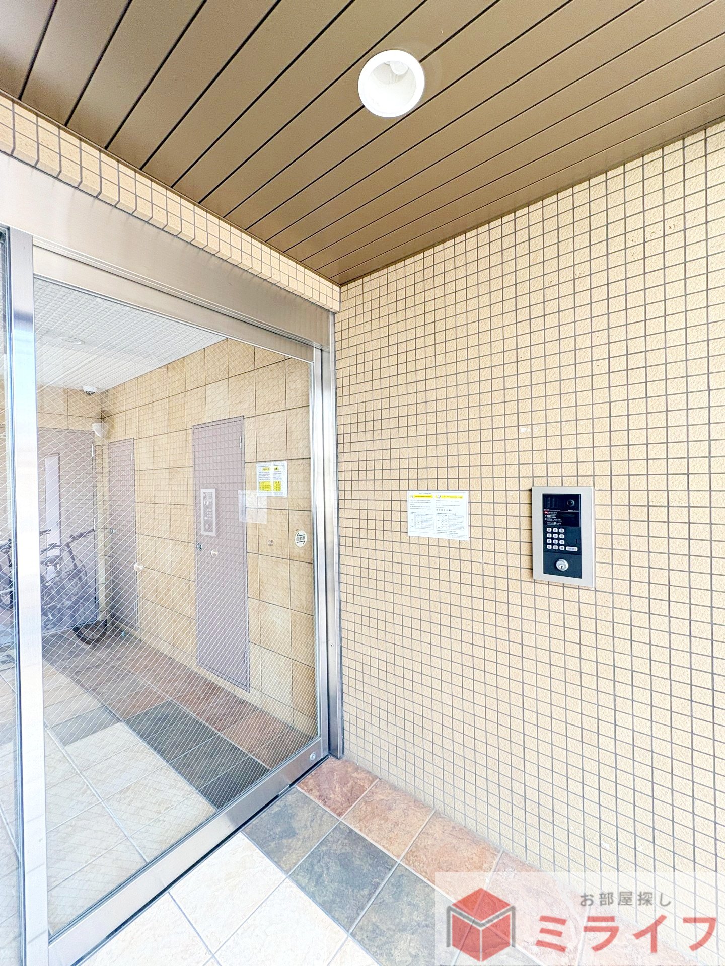 建物エントランス
