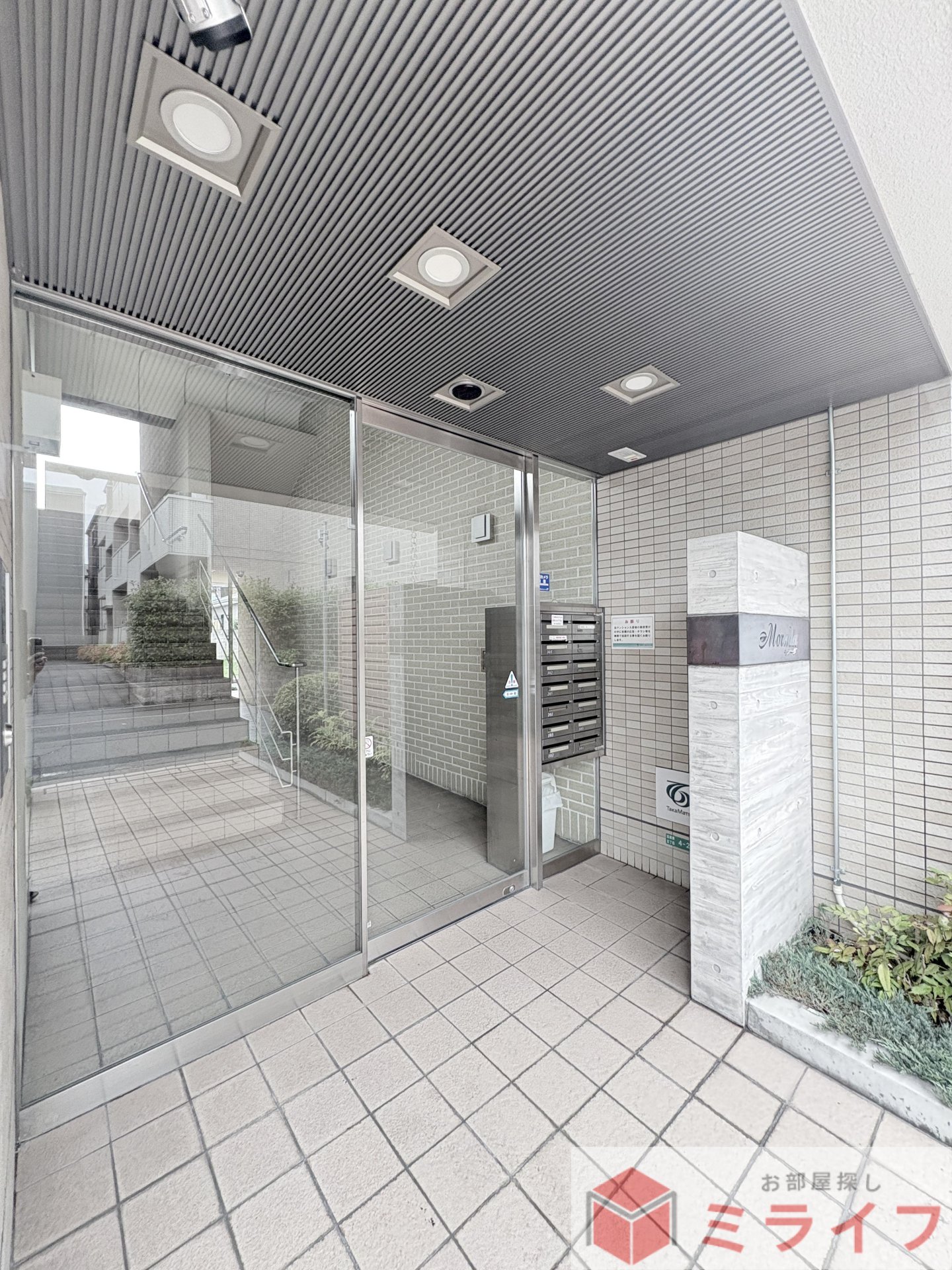 建物エントランス