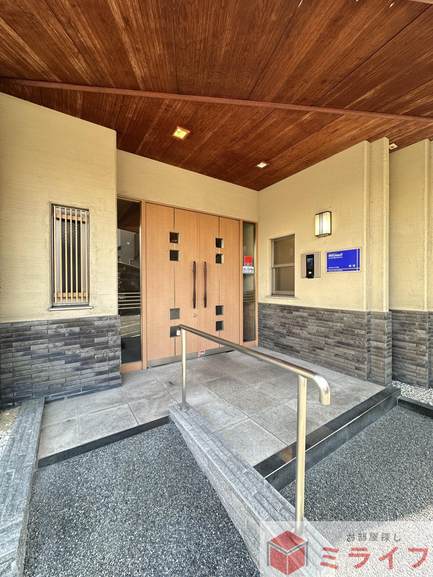 建物エントランス