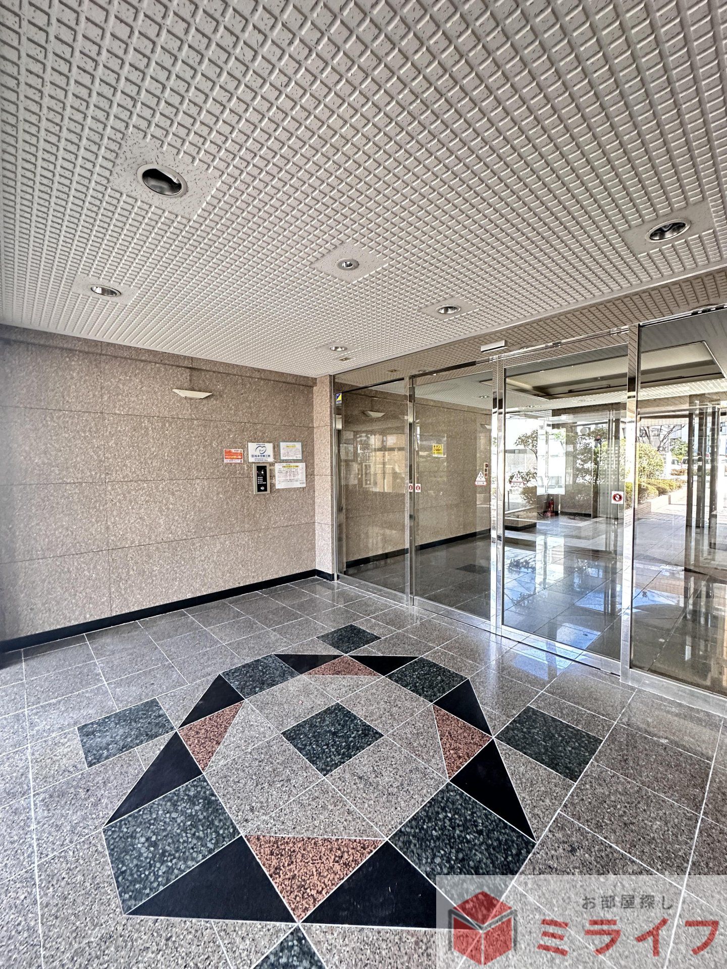 建物エントランス