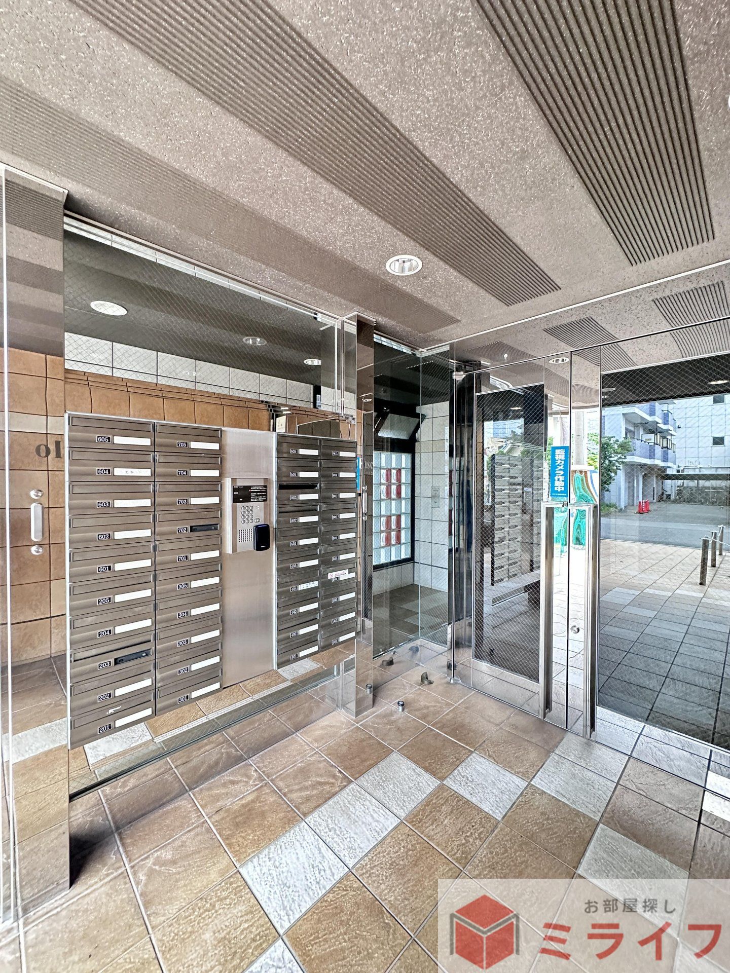 建物エントランス