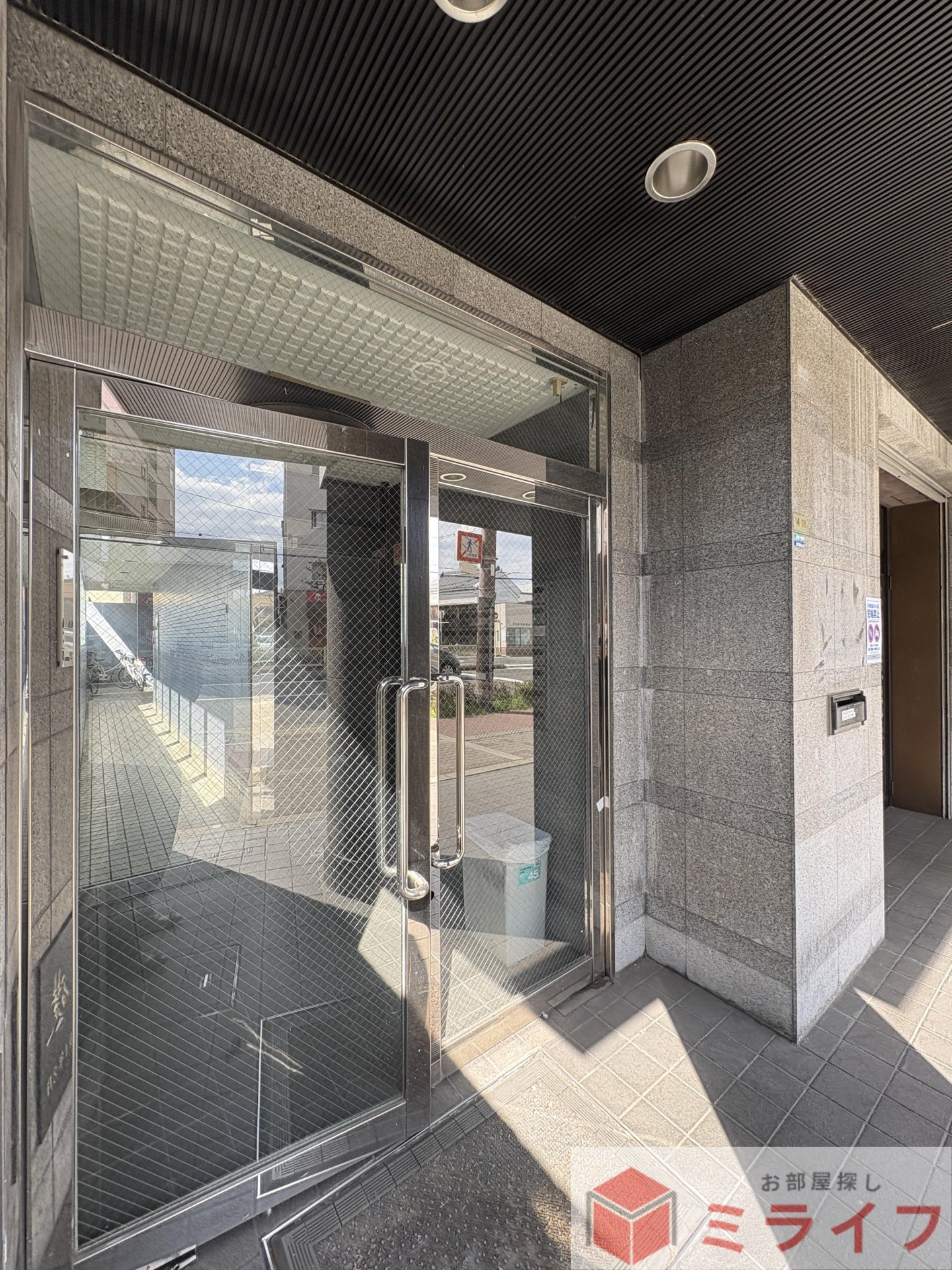 建物エントランス