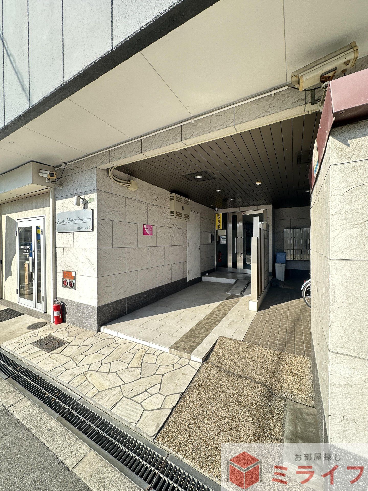 建物エントランス