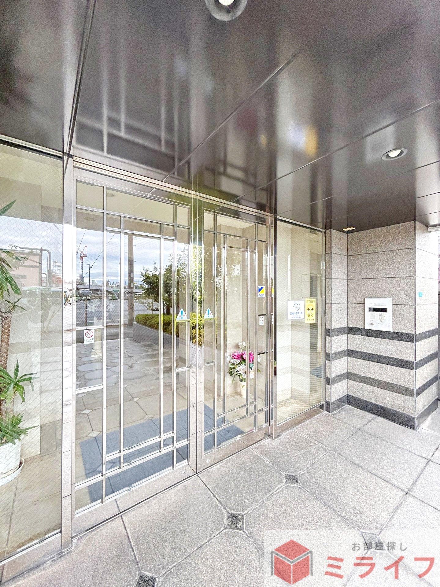 建物エントランス