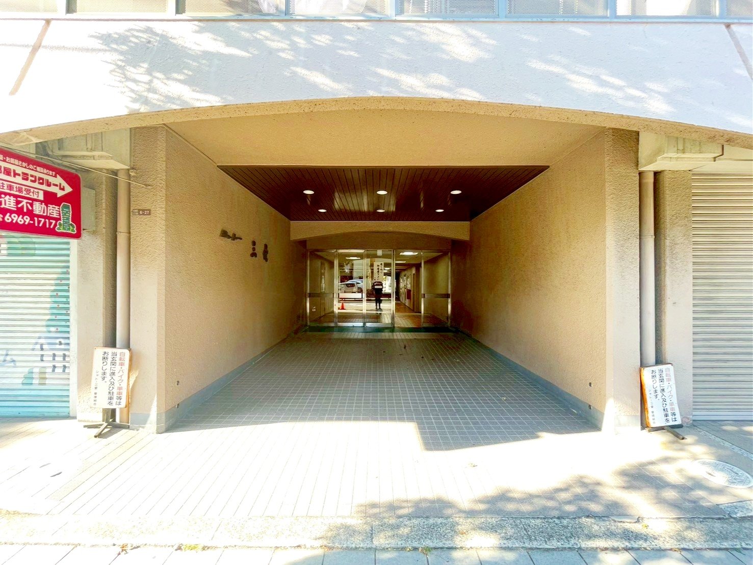 建物エントランス