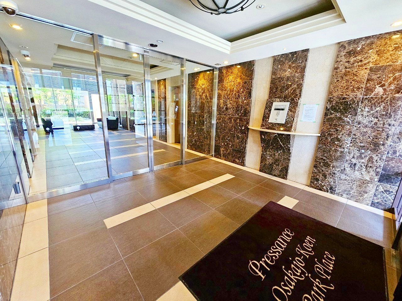 建物エントランス