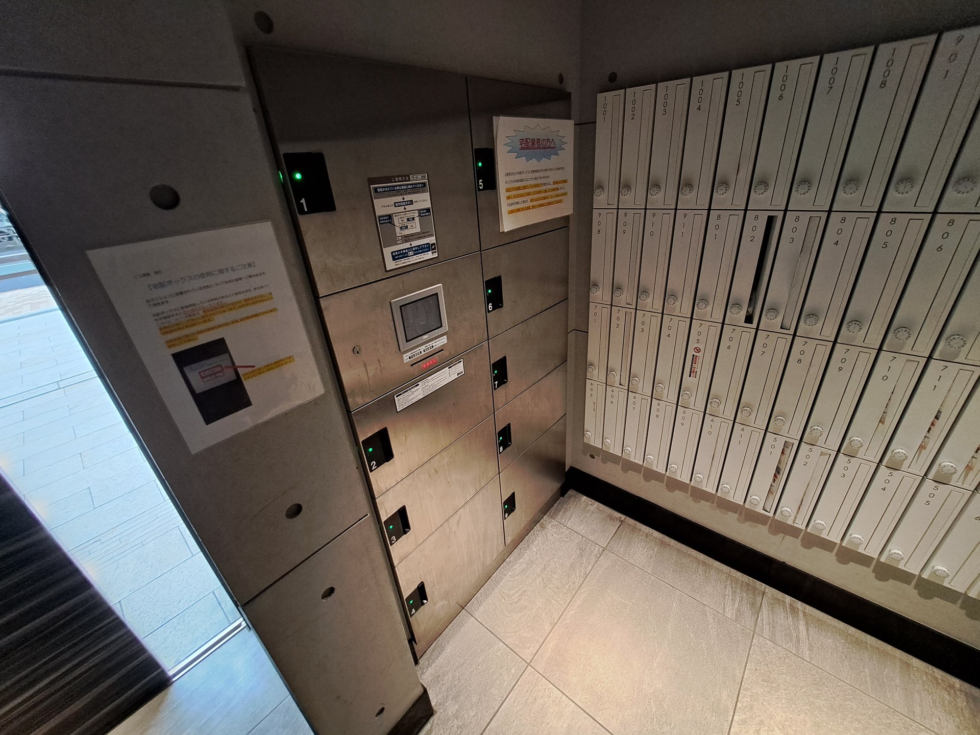 建物エントランス