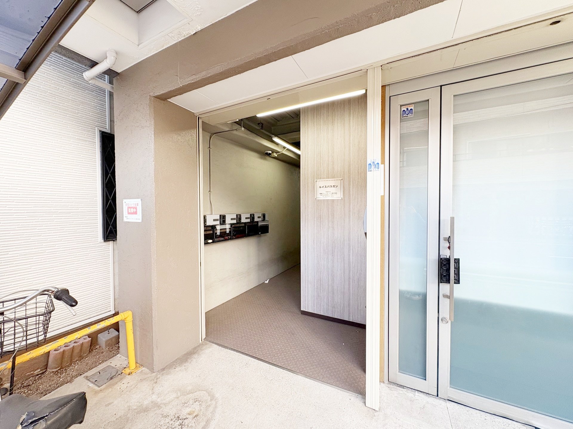 建物エントランス