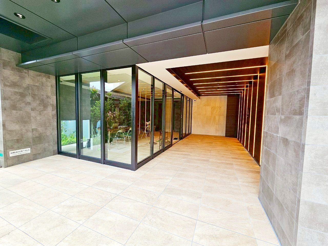 建物エントランス