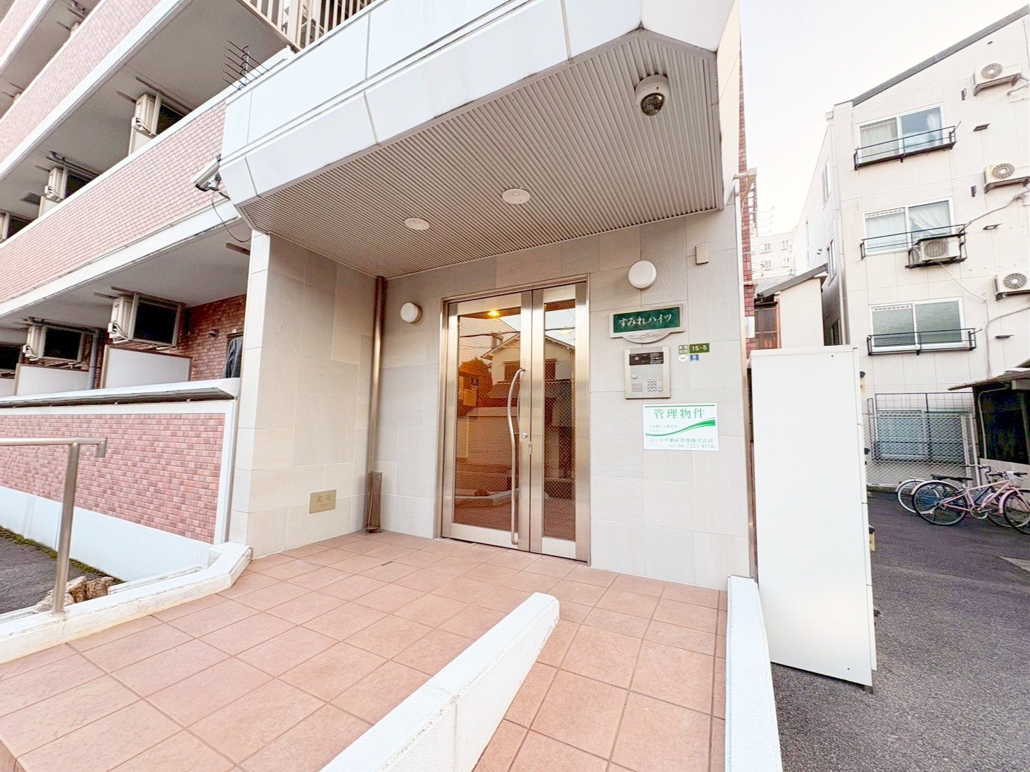 建物エントランス