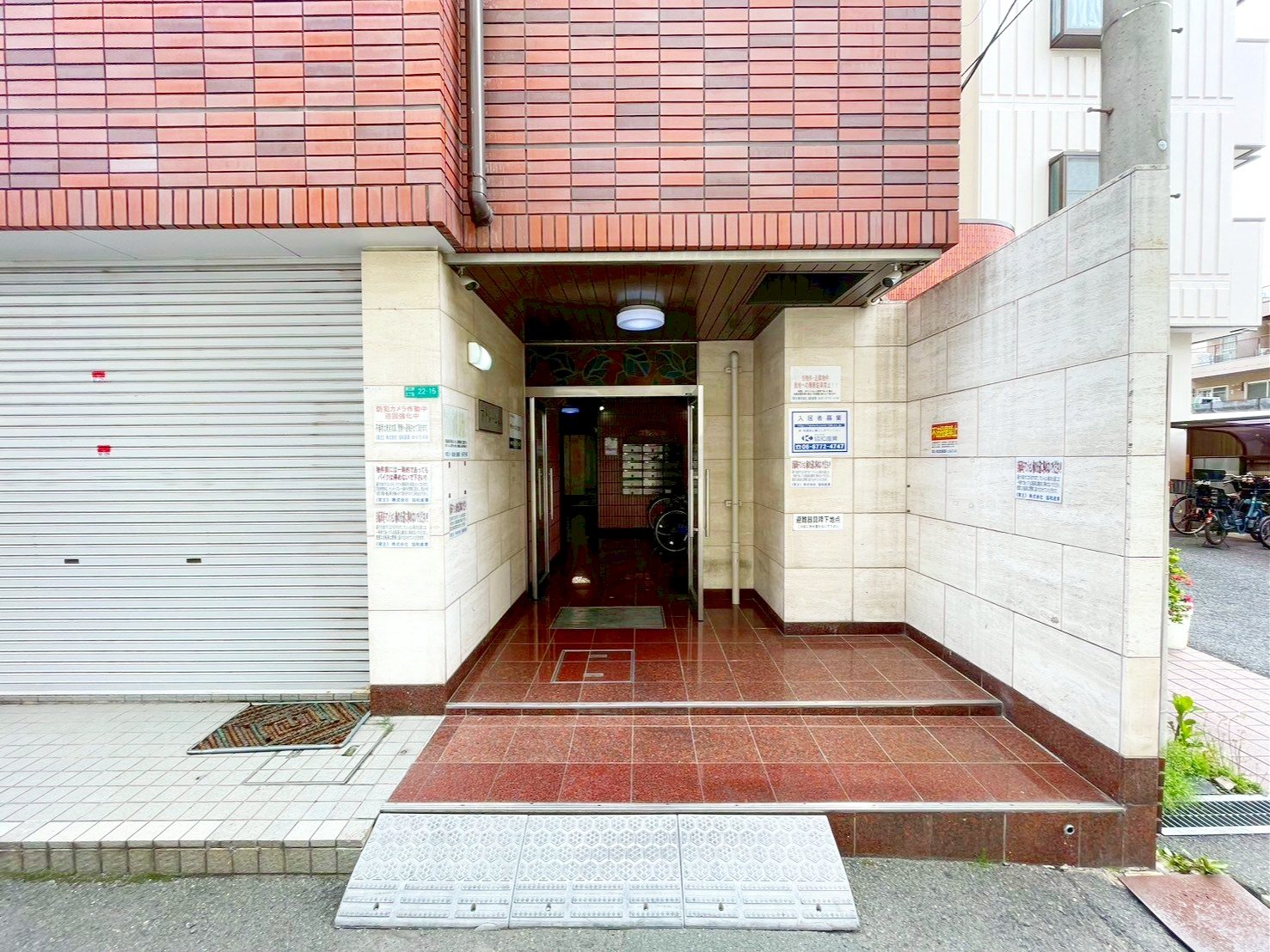 建物エントランス