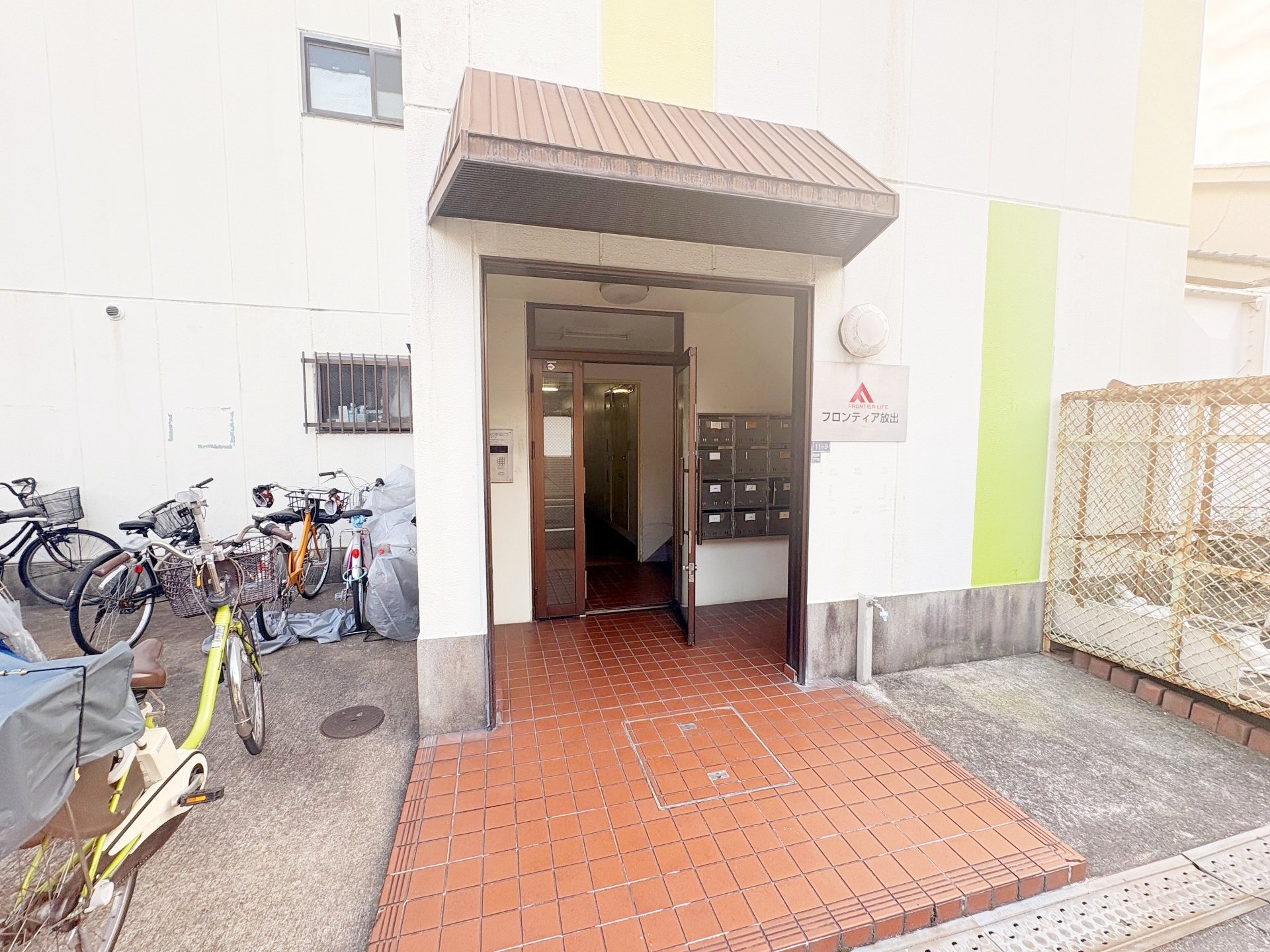 建物エントランス