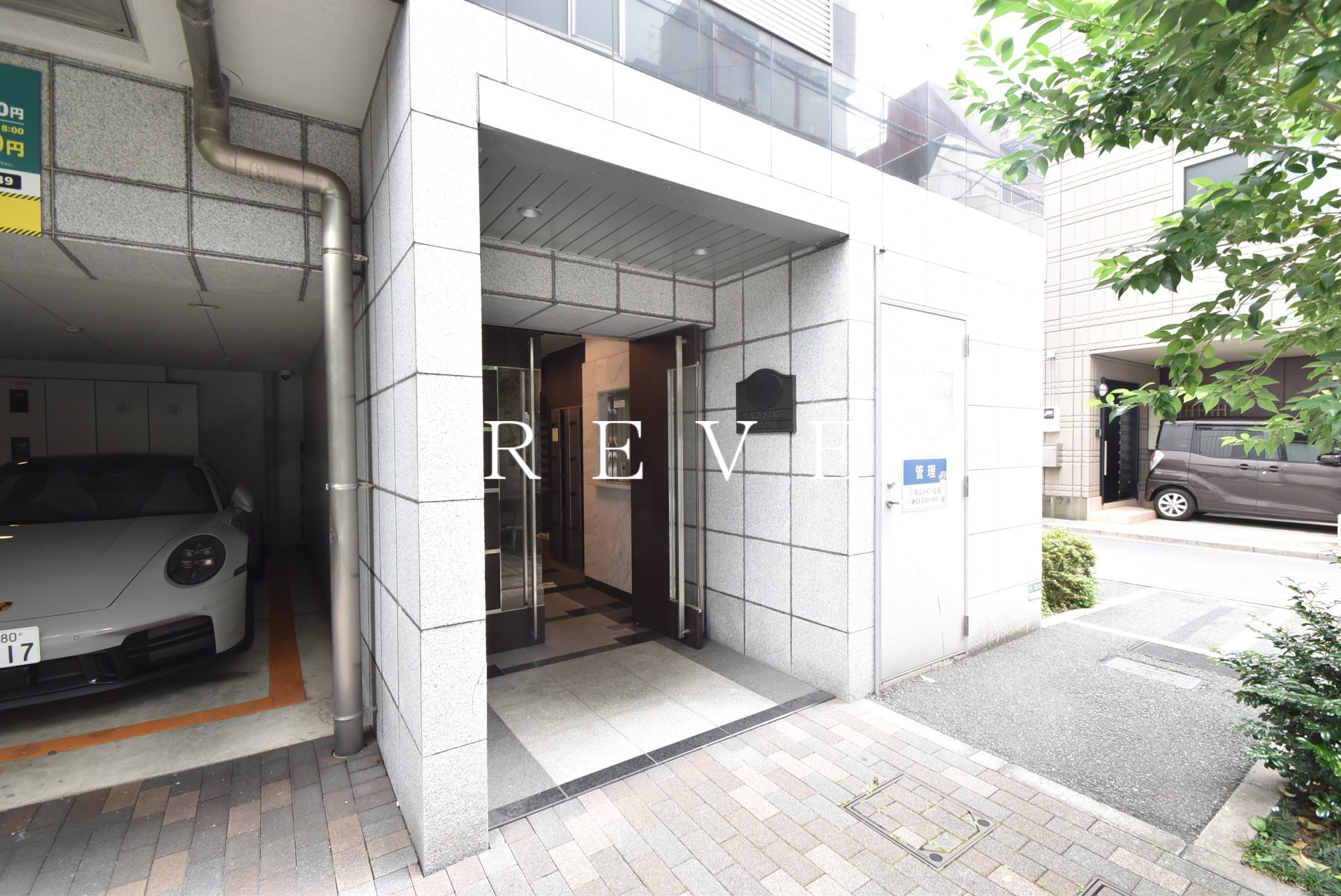 建物エントランス