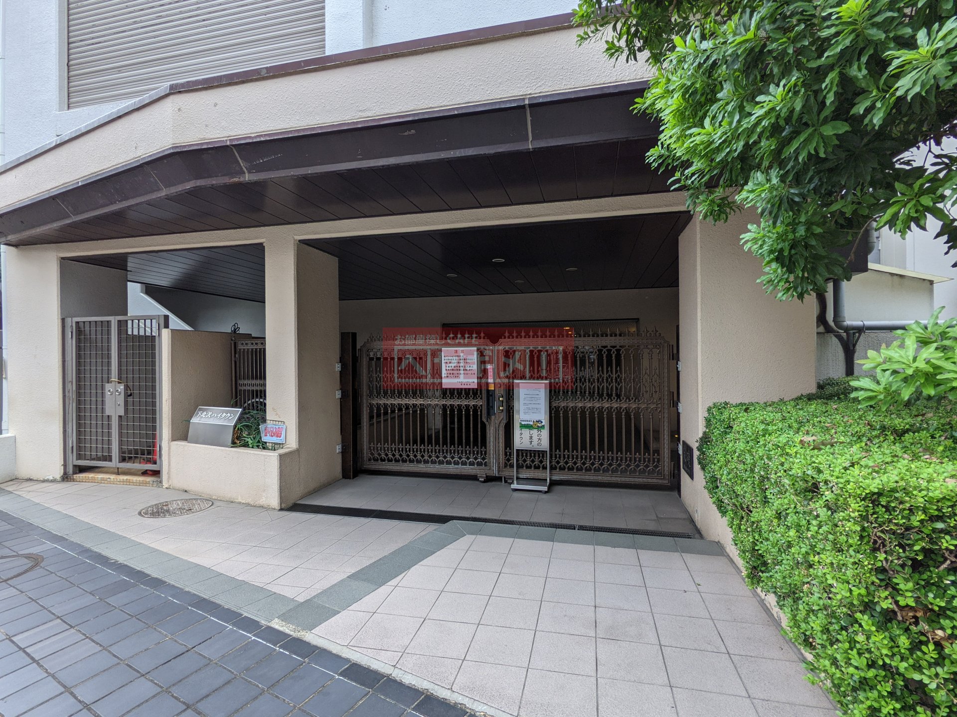 建物エントランス