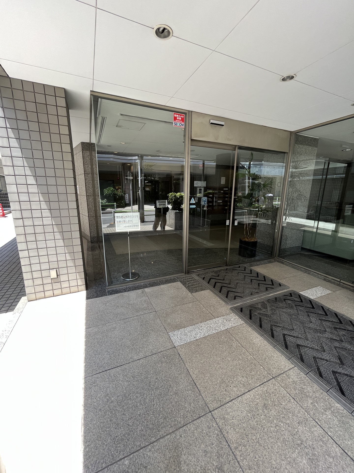 建物エントランス