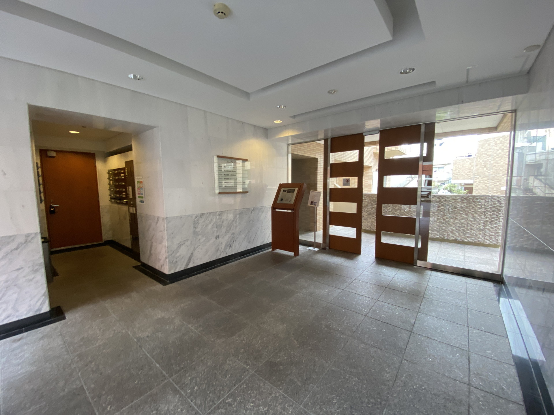 建物エントランス