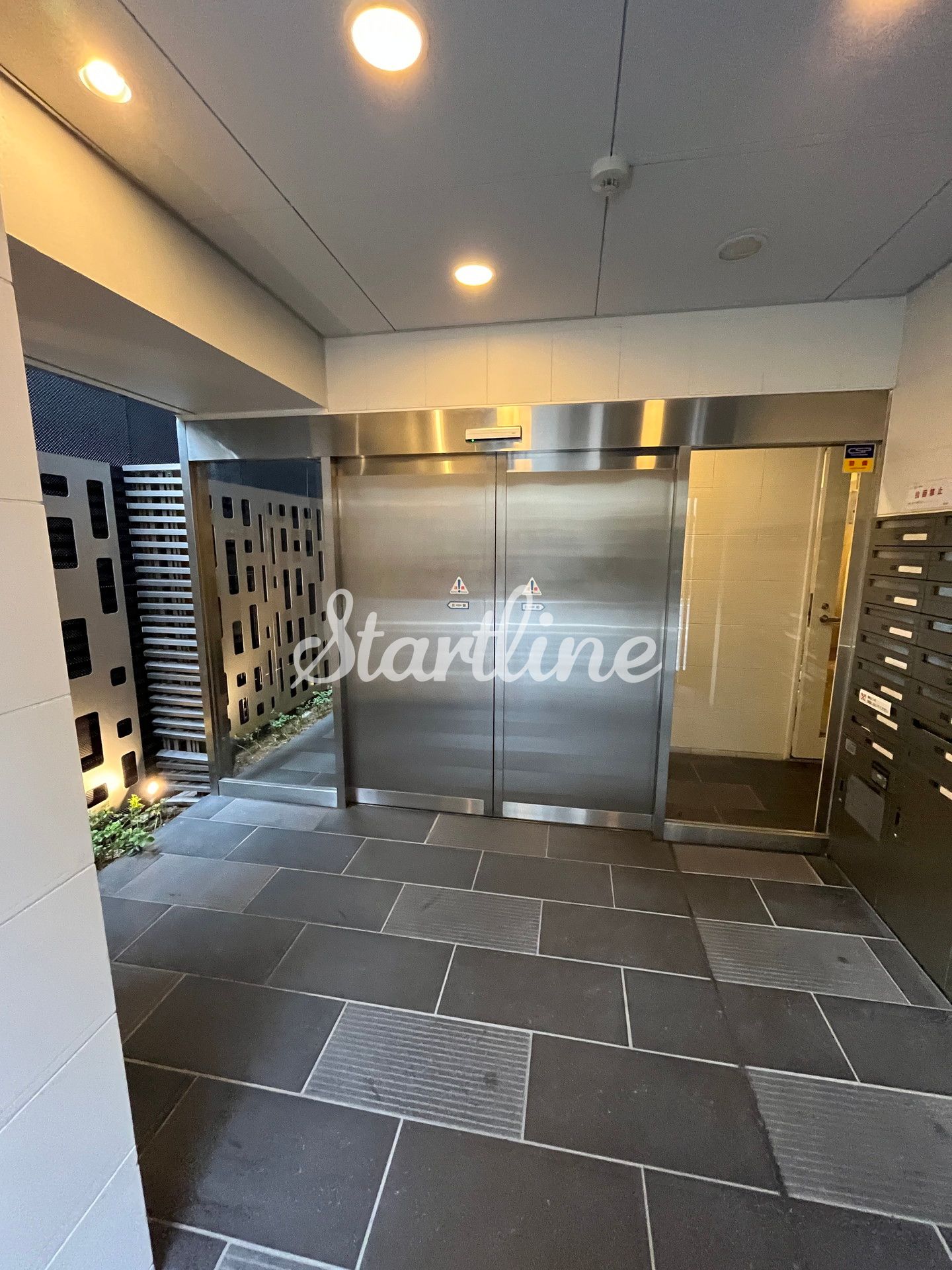 建物エントランス