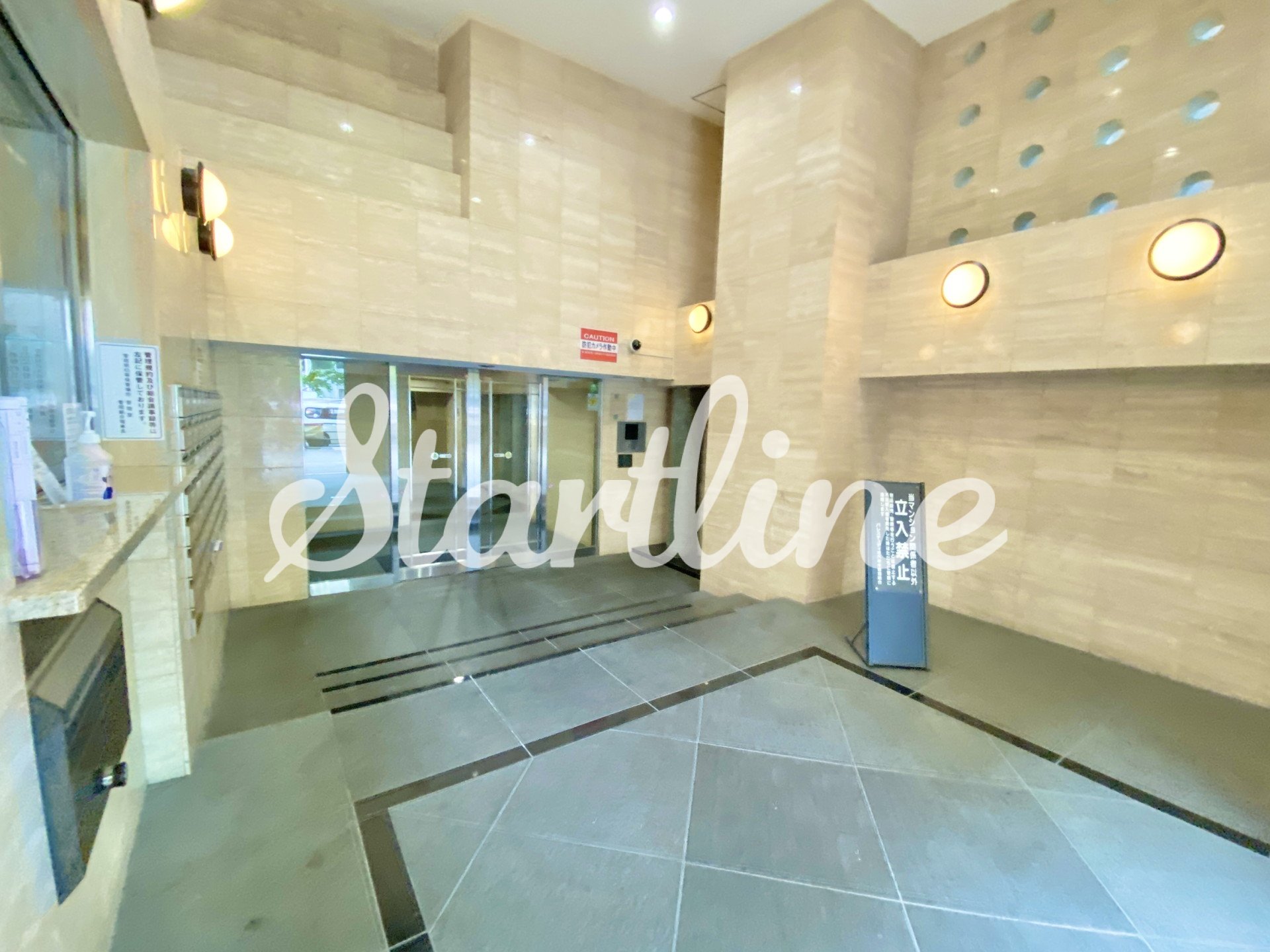 建物エントランス