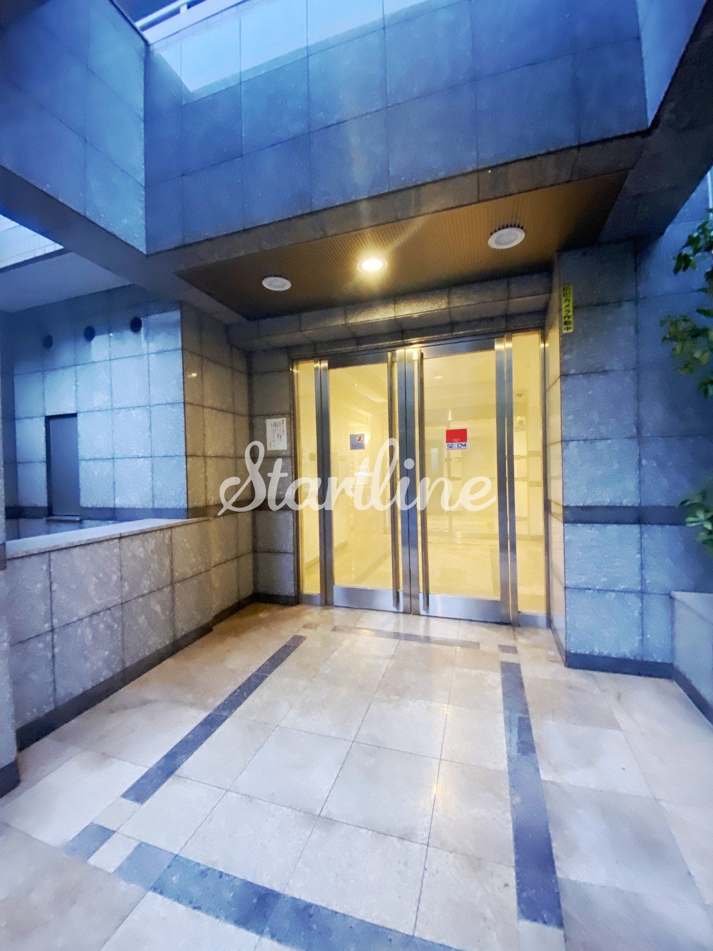 建物エントランス