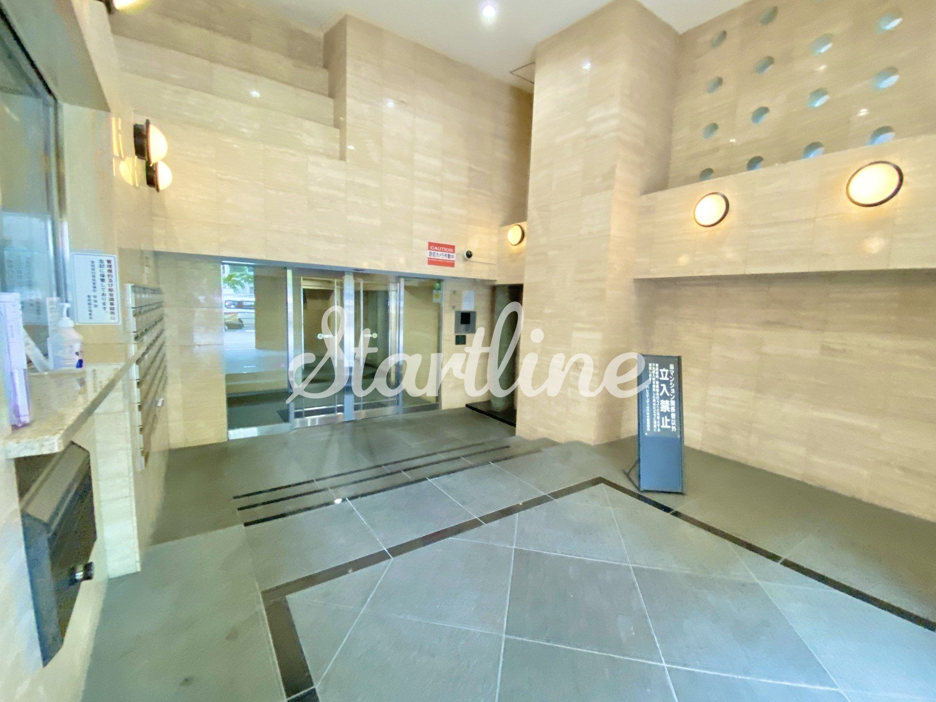 建物エントランス