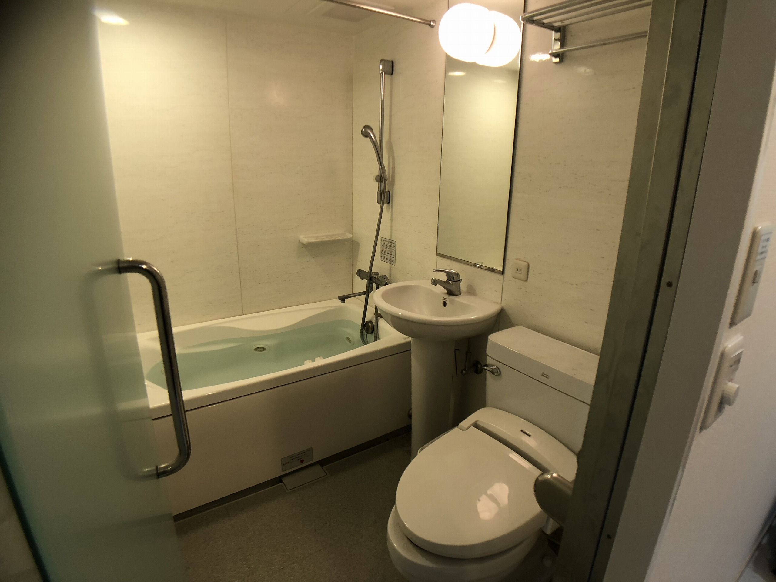 シャワールーム