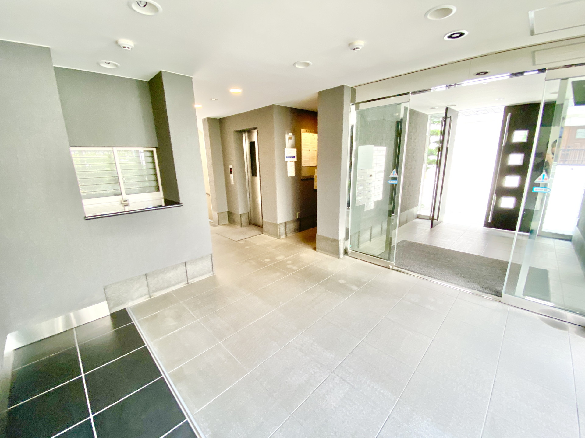 建物エントランス