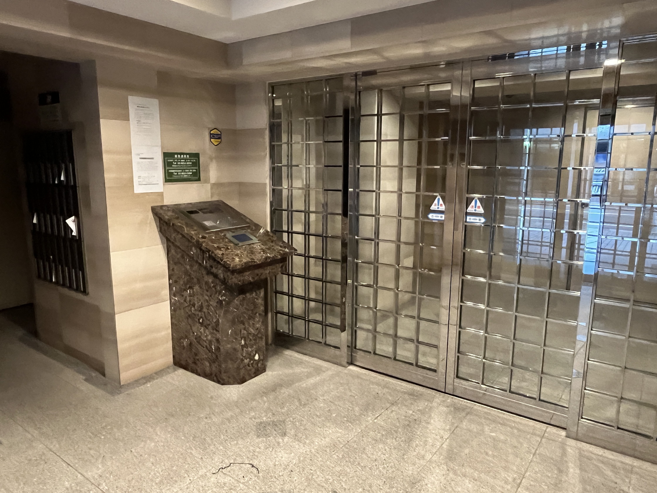 建物エントランス