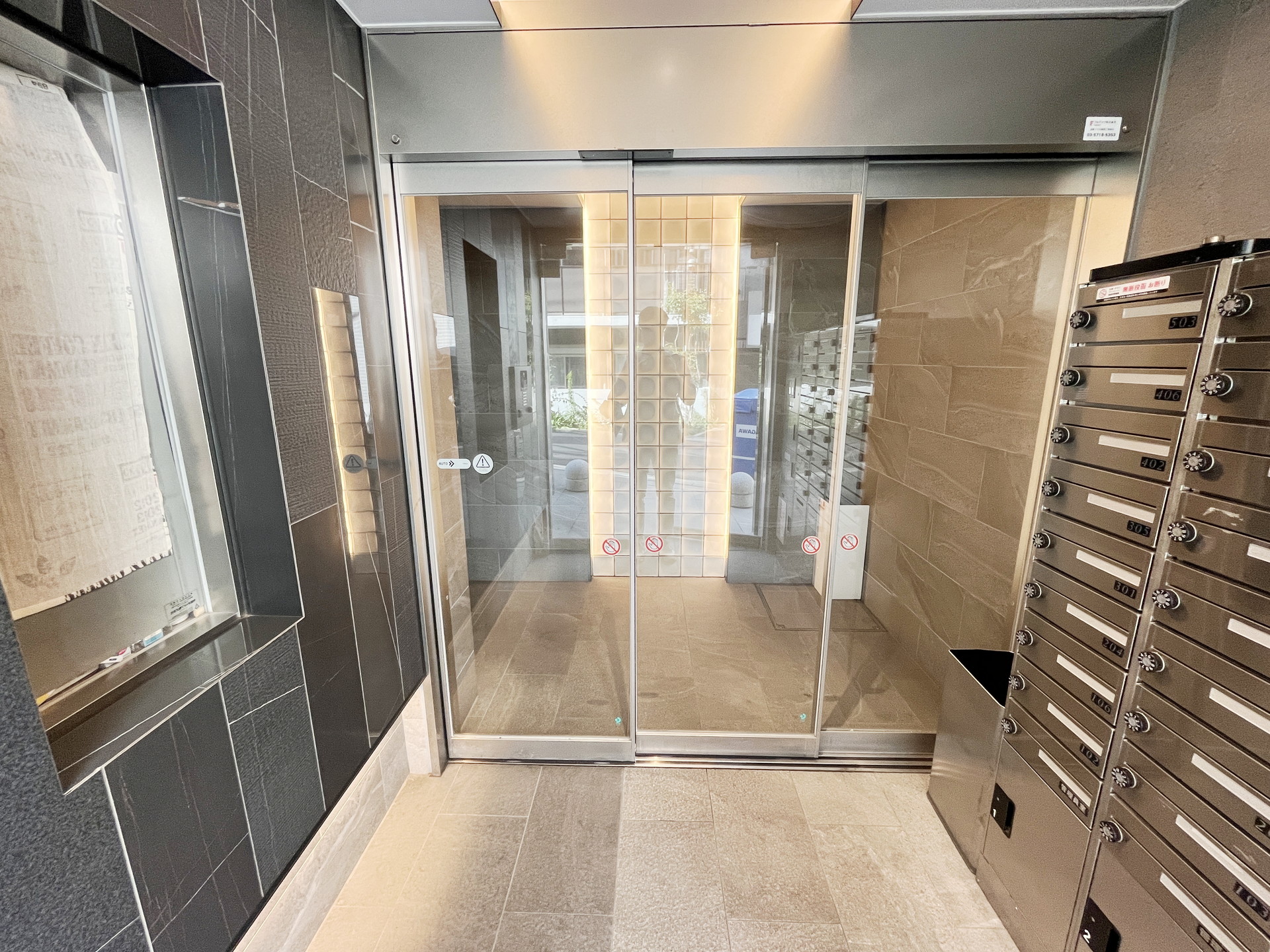 建物エントランス