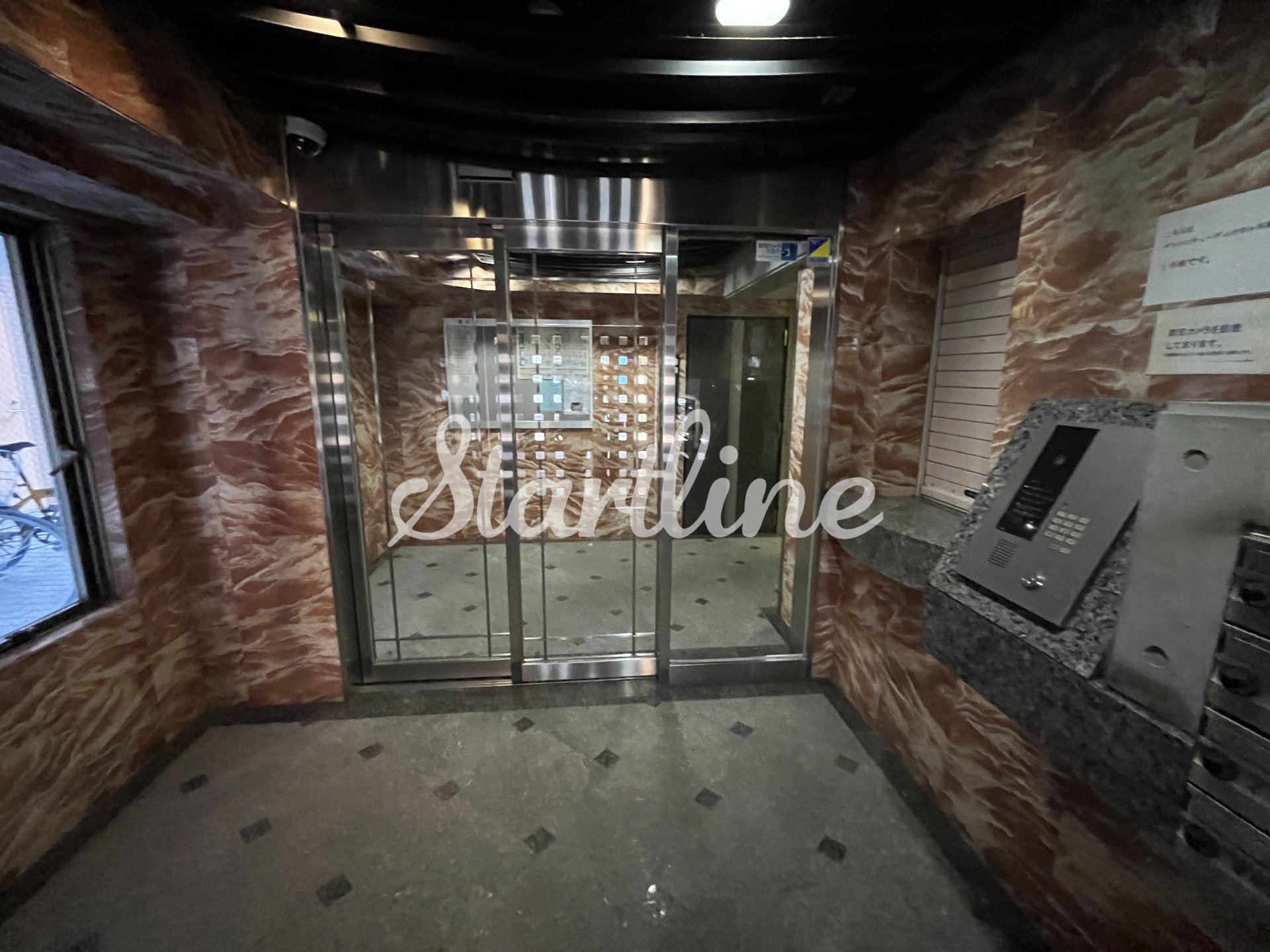 建物エントランス