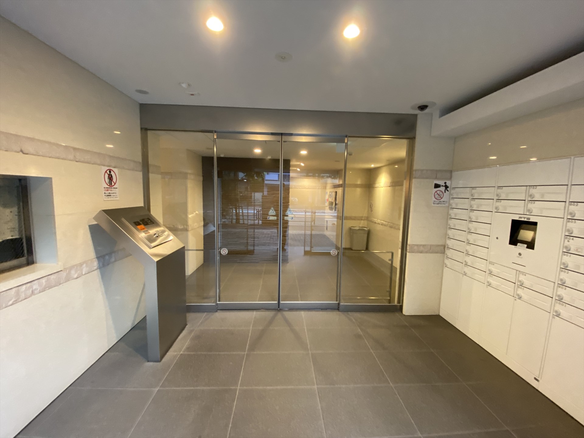 建物エントランス