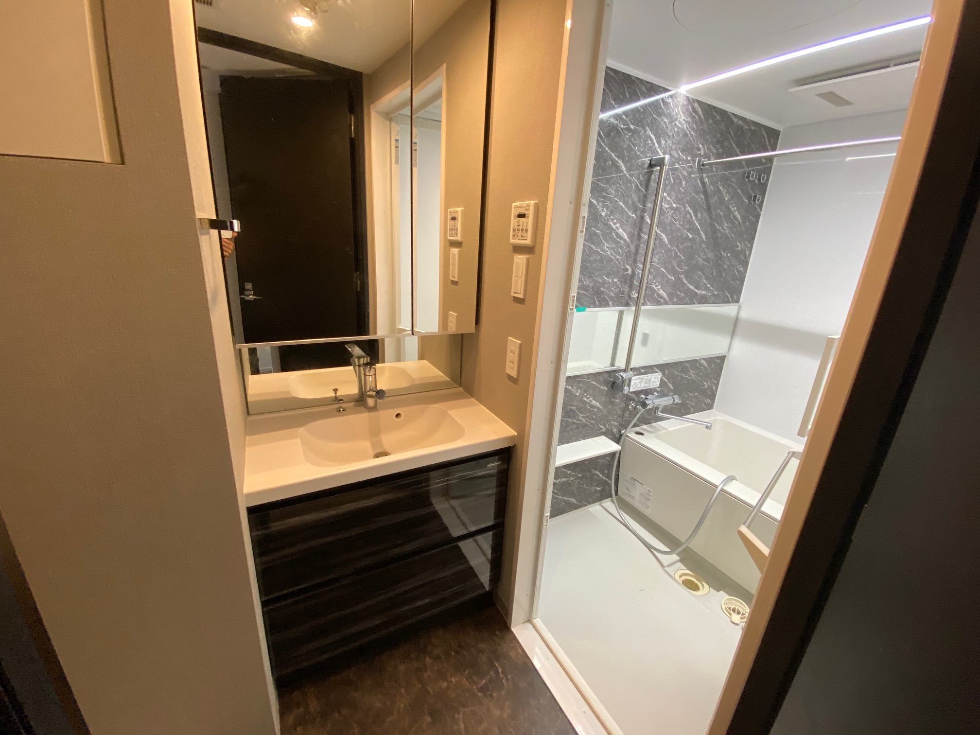 シャワールーム