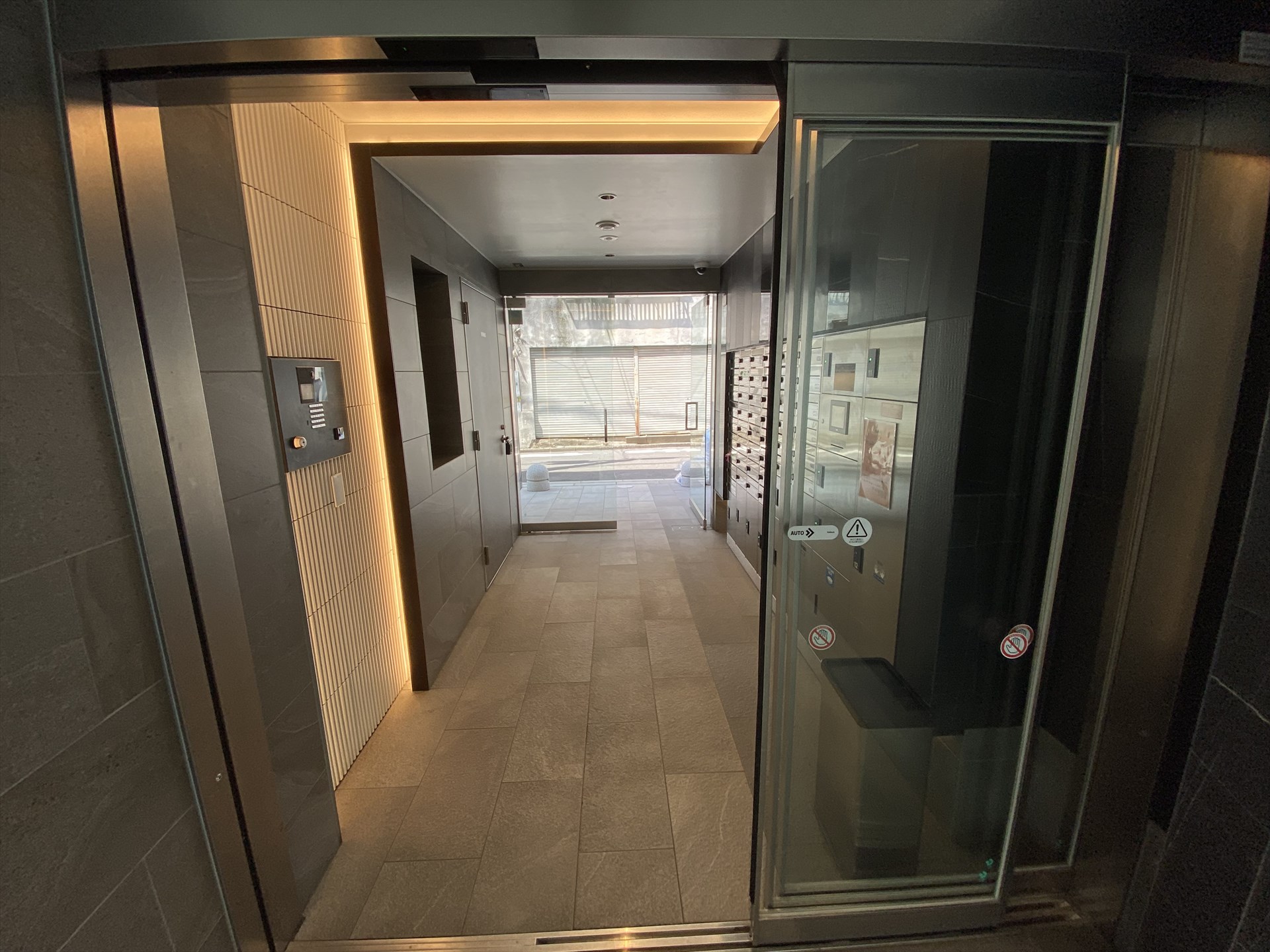 建物エントランス