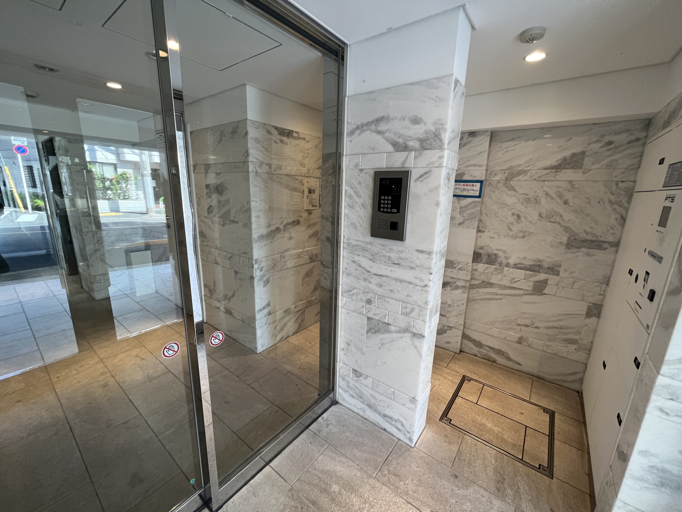 建物エントランス