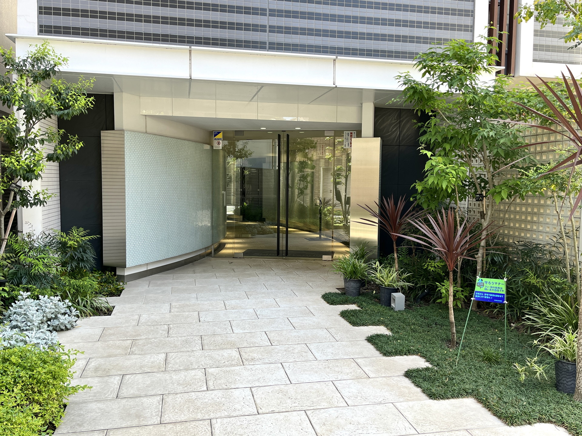 建物エントランス