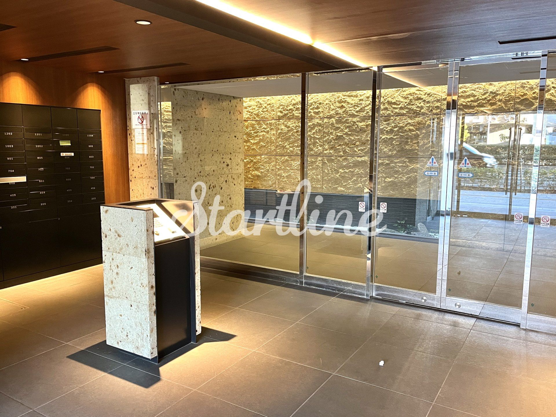 建物エントランス