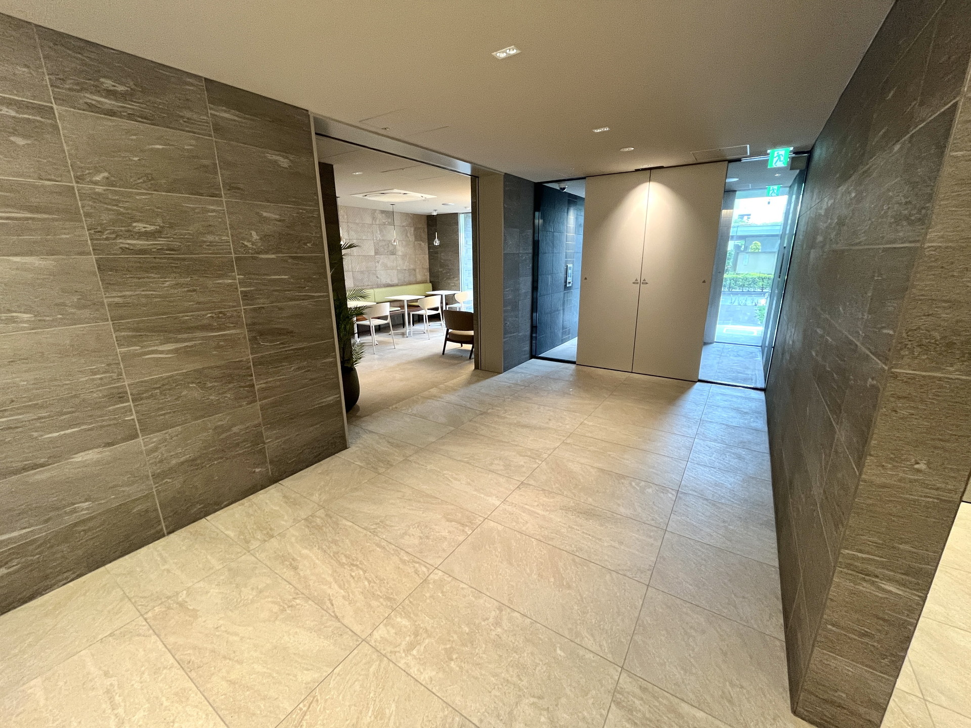 建物エントランス