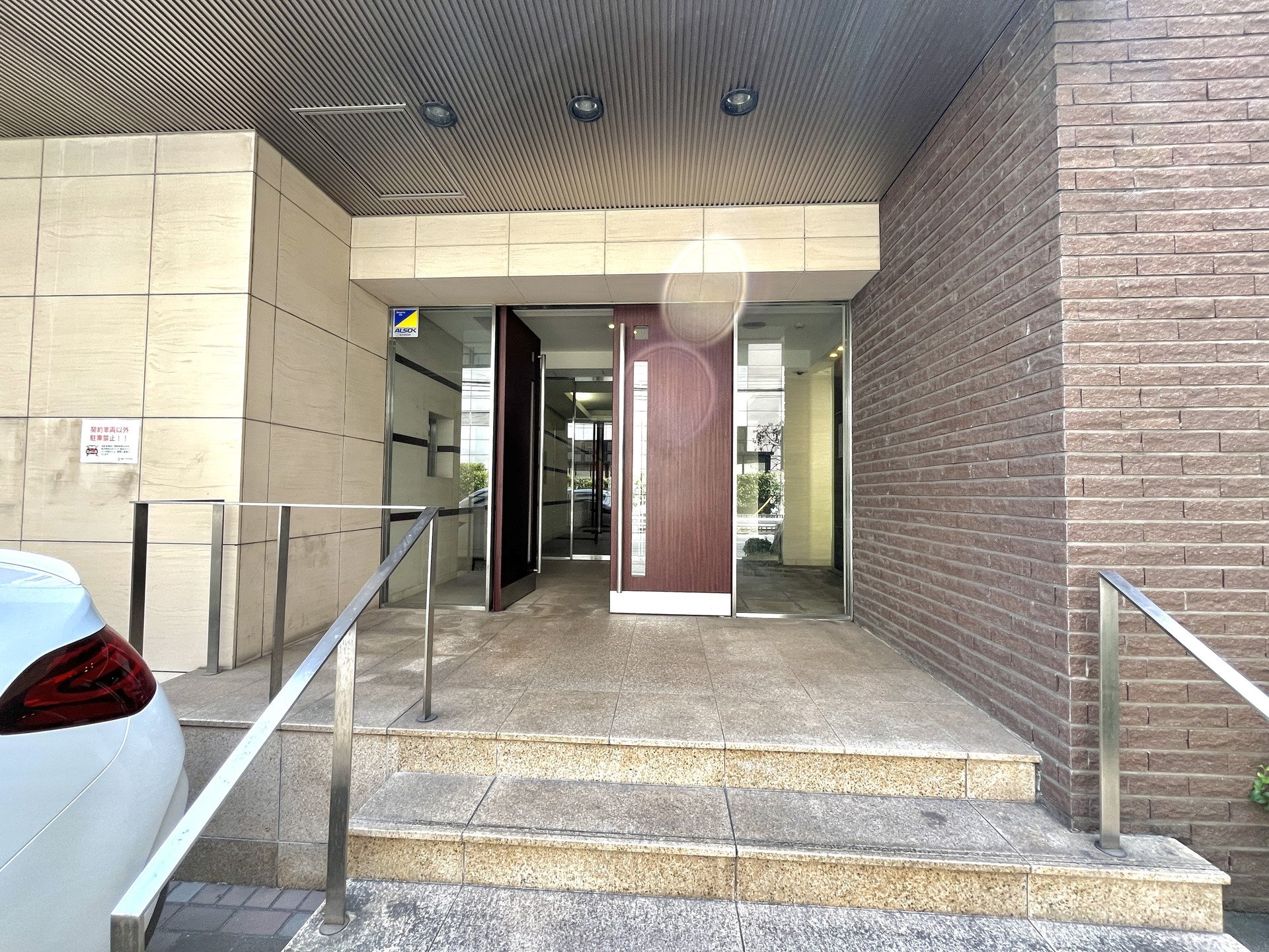 建物エントランス