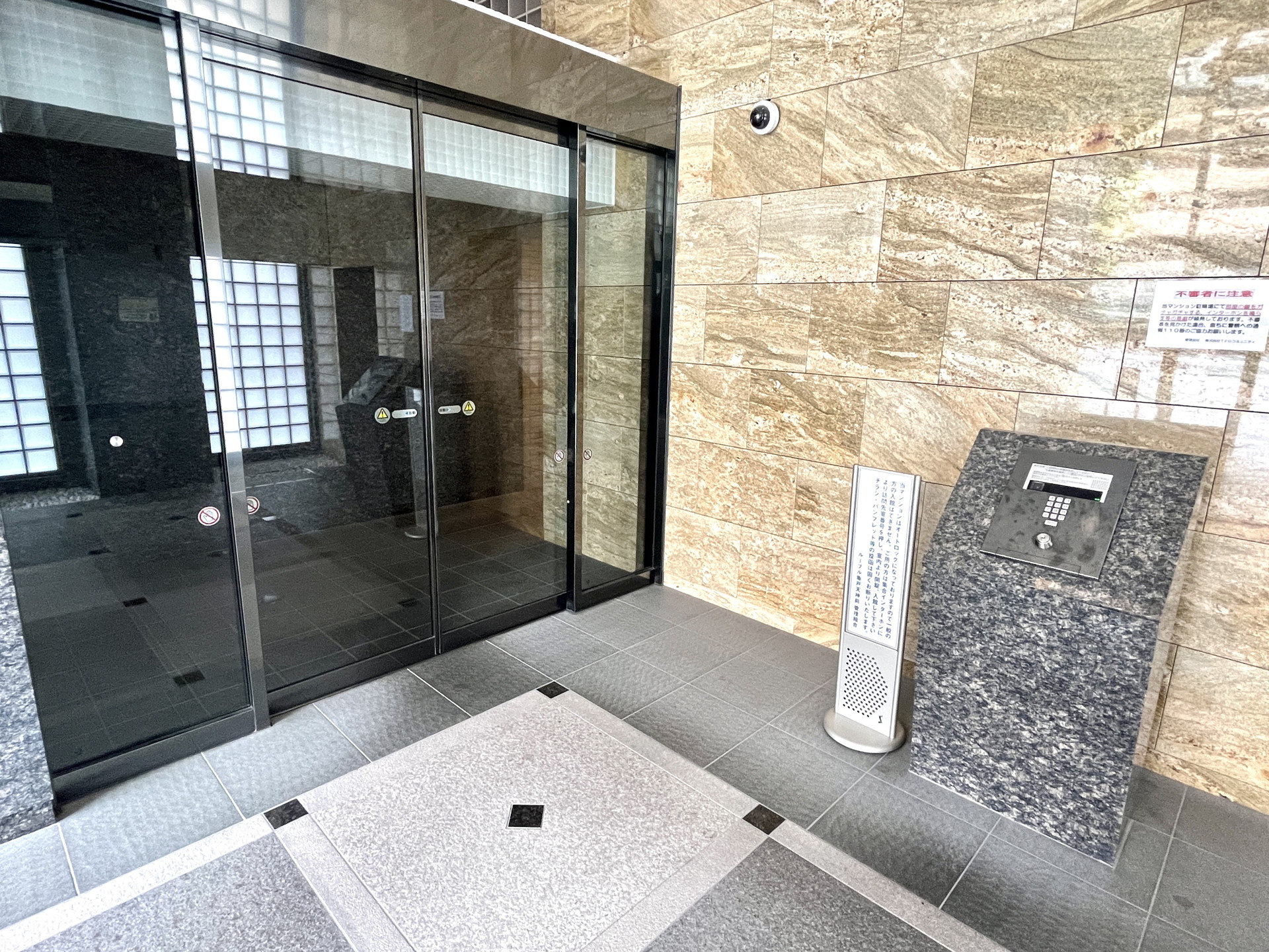 建物エントランス