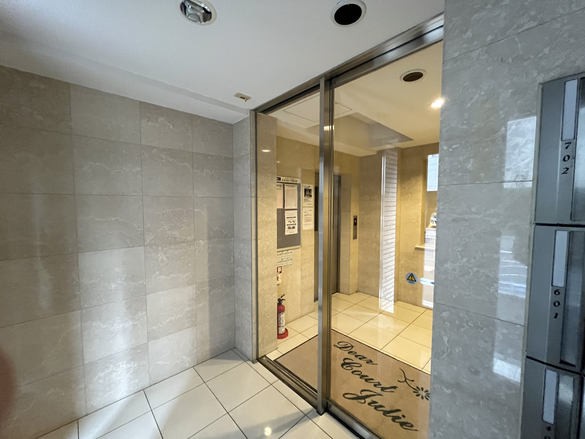 建物エントランス