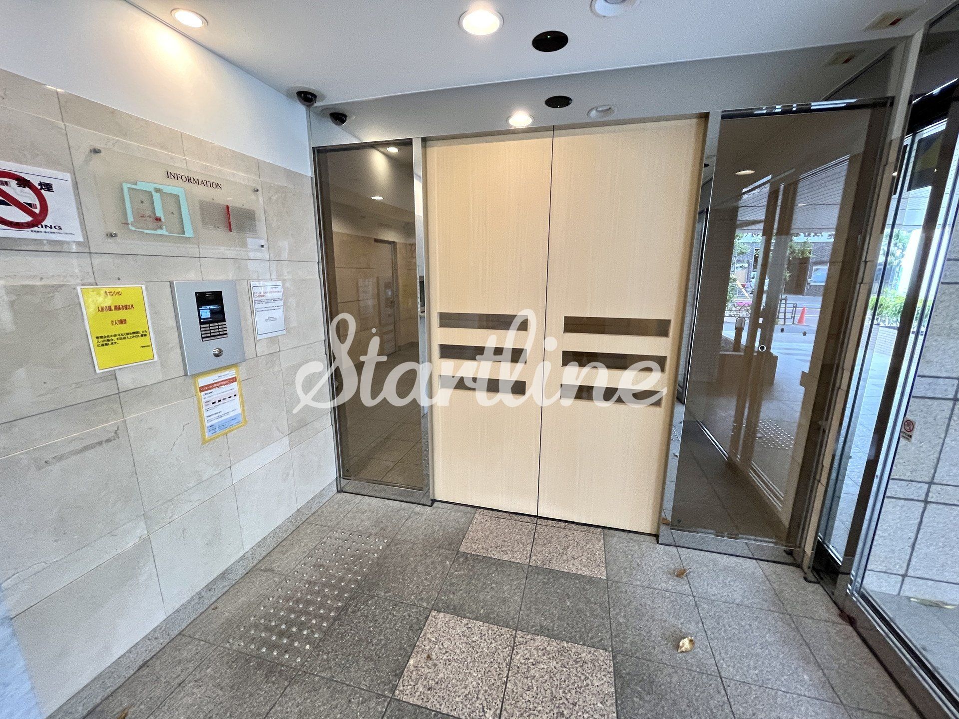 建物エントランス