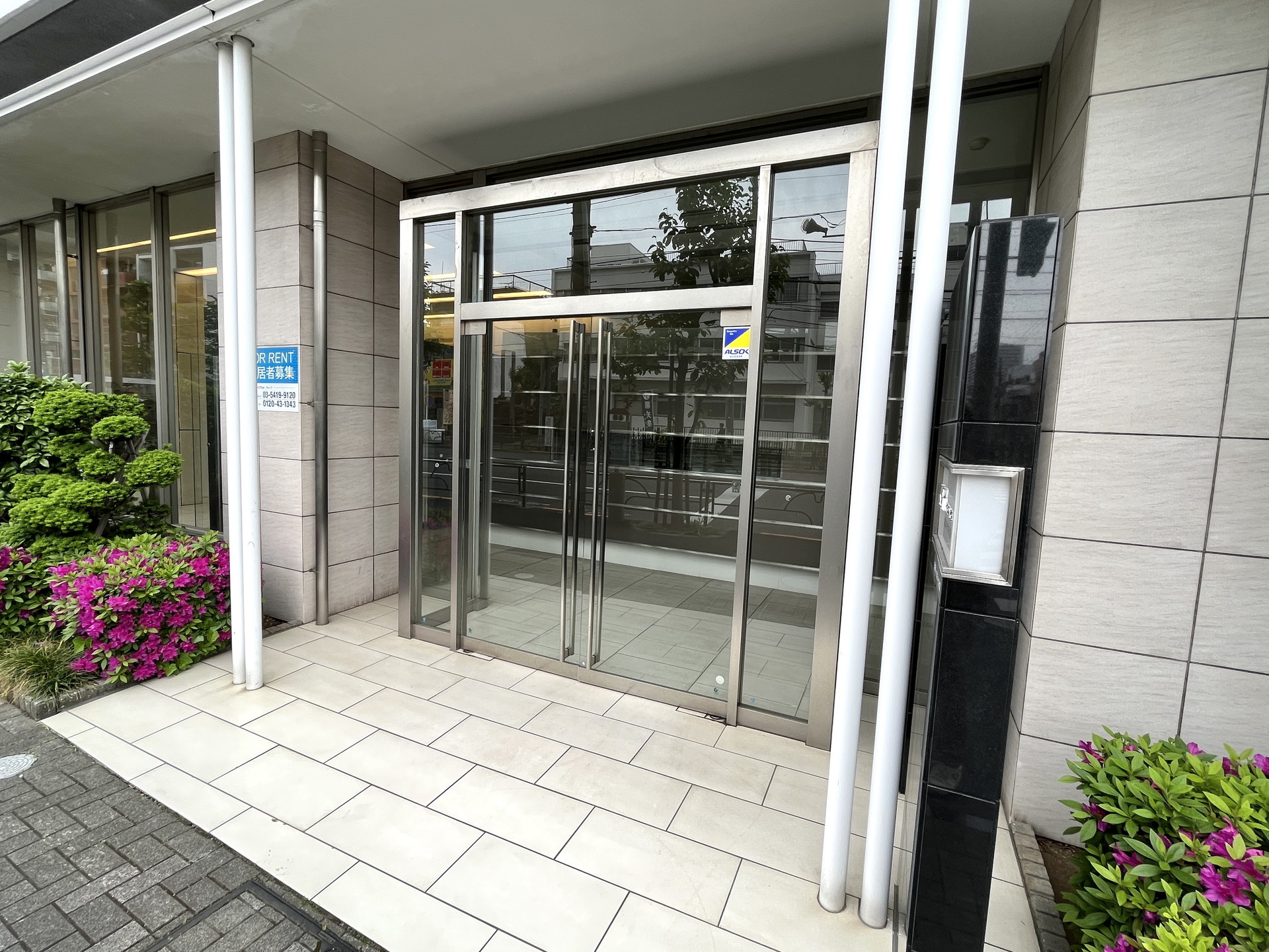 建物エントランス