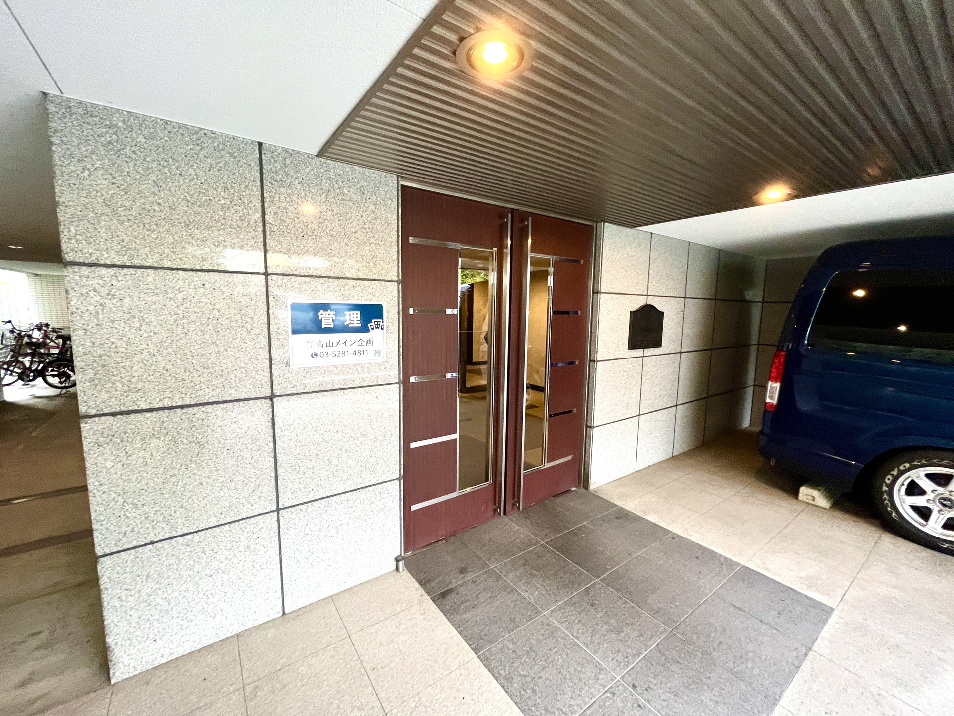 建物エントランス